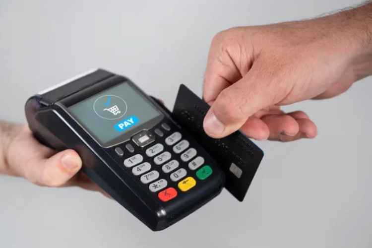 Cara Gesek Tunai (Gestun) di Indomaret dan Alfamart Terbaru 2025, Mudah Bisa Ambil Uang Kapanpun!