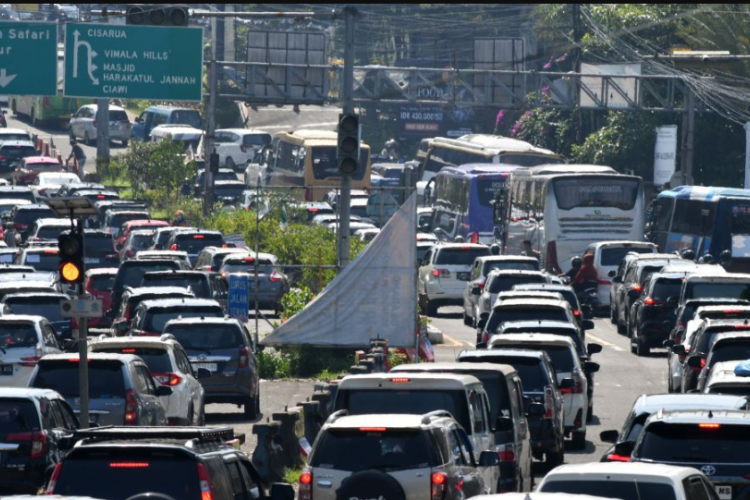Terungkap Pemilik Range Rover Terbobos Macet di Puncak Bogor, Pengawal Kepolisian Tak Gunakan Jaket Pengenal!