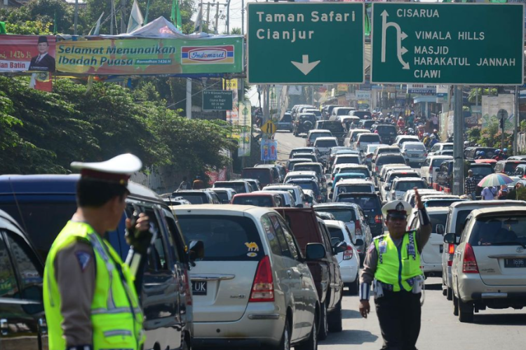Range Rover Plat B 1 WON Dikawal Polisi Tanpa Pengenal Viral, Diduga Bukan Anggota Polres!